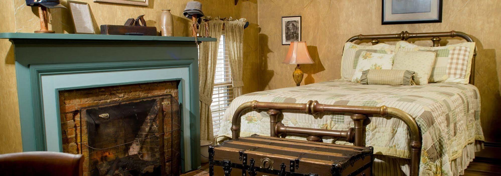 Munro House Bed And Breakfast Jonesville Exterior foto